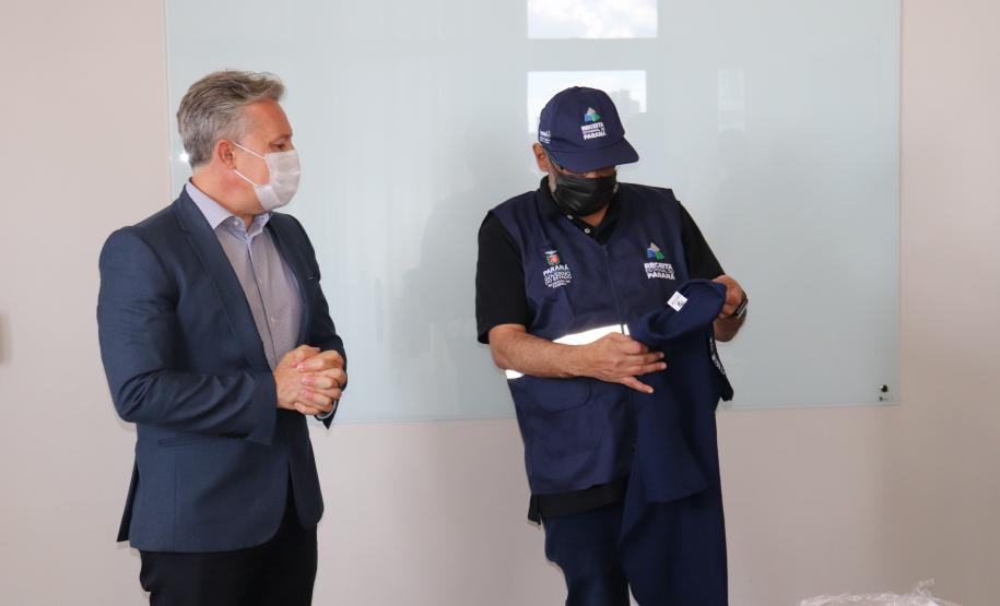 Fazenda entrega novos uniformes aos auditores fiscais da Receita Estadual