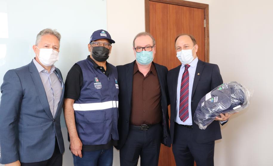 Fazenda entrega novos uniformes aos auditores fiscais da Receita Estadual