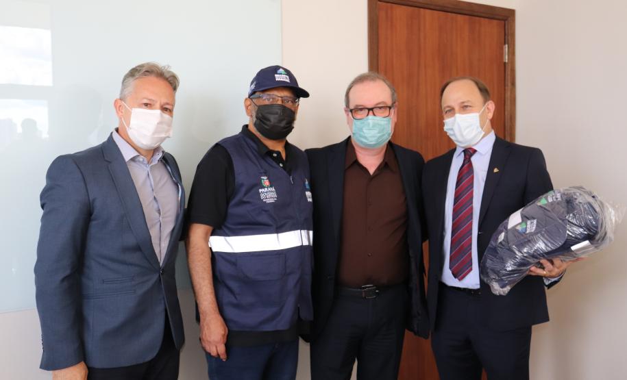 Fazenda entrega novos uniformes aos auditores fiscais da Receita Estadual