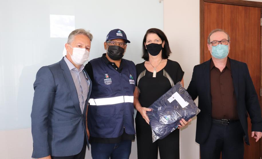 Fazenda entrega novos uniformes aos auditores fiscais da Receita Estadual