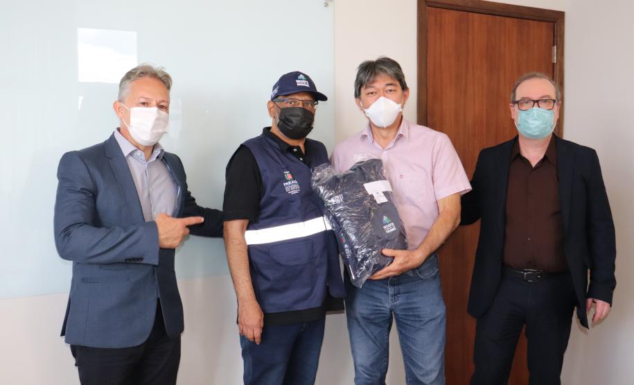 Fazenda entrega novos uniformes aos auditores fiscais da Receita Estadual