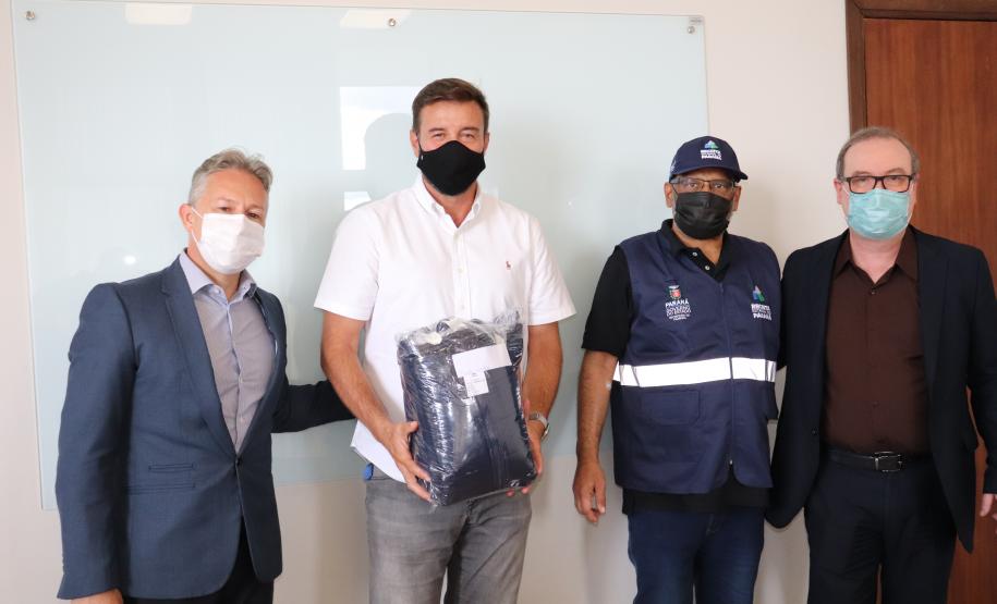 Fazenda entrega novos uniformes aos auditores fiscais da Receita Estadual