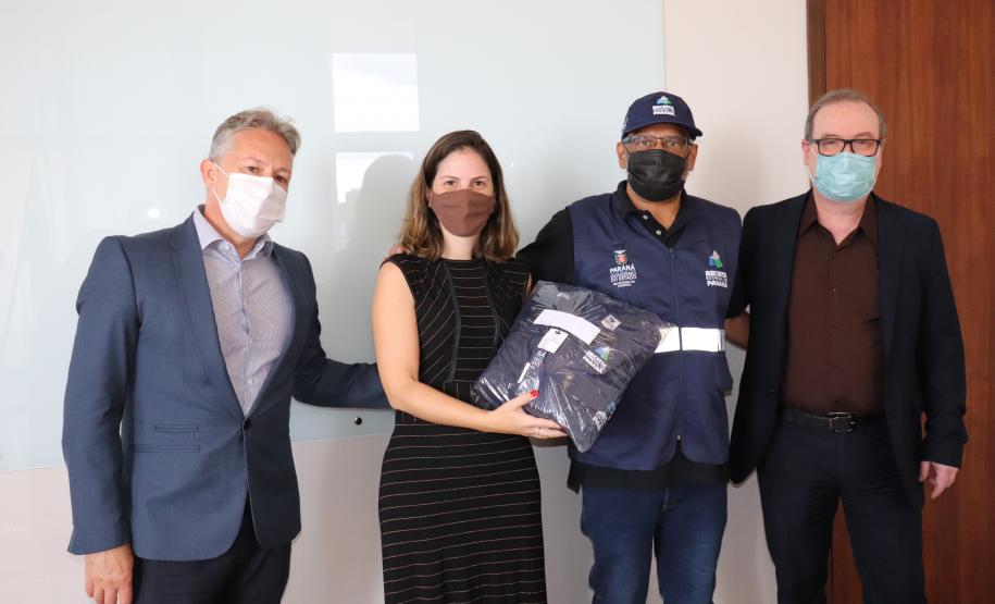 Fazenda entrega novos uniformes aos auditores fiscais da Receita Estadual