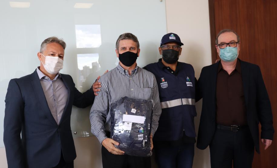 Fazenda entrega novos uniformes aos auditores fiscais da Receita Estadual