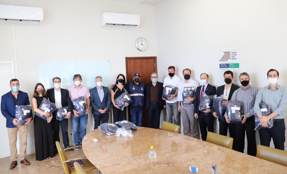 Fazenda entrega novos uniformes aos auditores fiscais da Receita Estadual