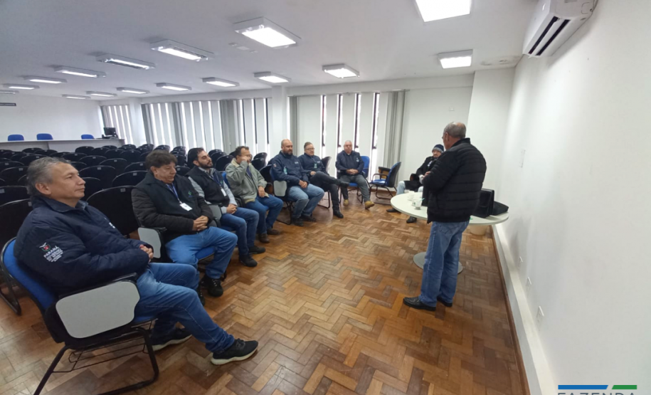 Operação conjunta fiscaliza postos de combustíveis de Guarapuava e Irati