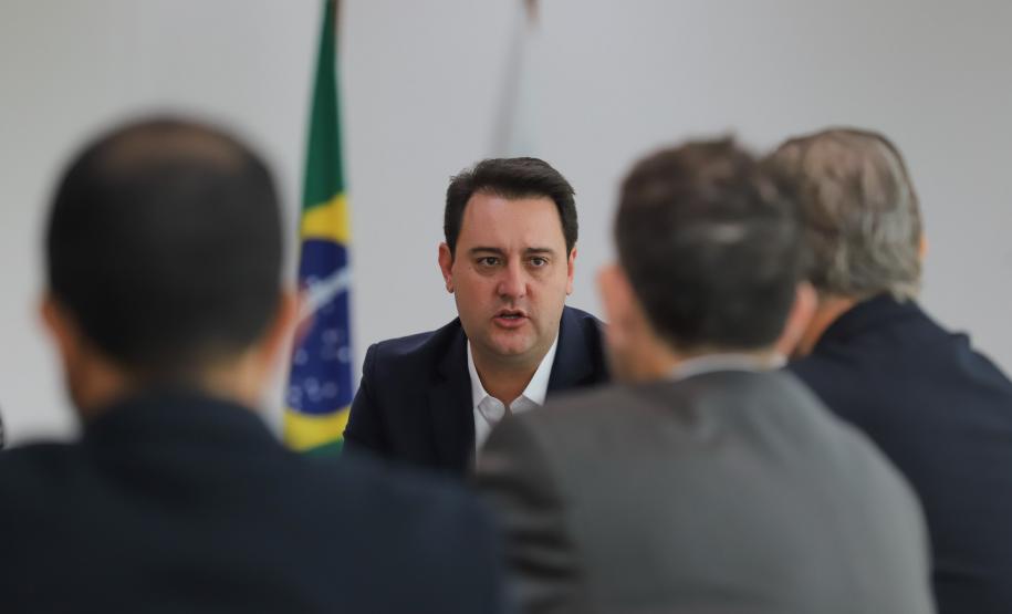 Em parceria com a Audi, Paraná lança projeto que vai levar teatro para crianças de 96 municípios