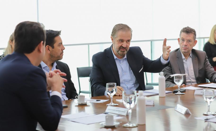 Em parceria com a Audi, Paraná lança projeto que vai levar teatro para crianças de 96 municípios