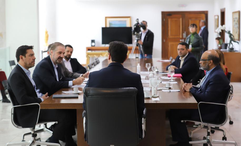 Em parceria com a Audi, Paraná lança projeto que vai levar teatro para crianças de 96 municípios