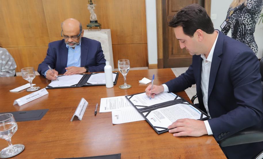 Em parceria com a Audi, Paraná lança projeto que vai levar teatro para crianças de 96 municípios