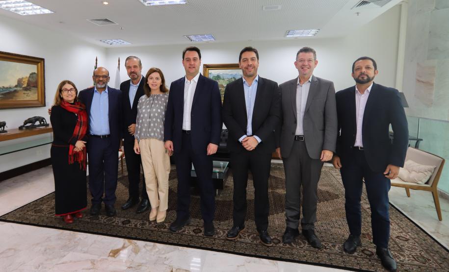 Em parceria com a Audi, Paraná lança projeto que vai levar teatro para crianças de 96 municípios