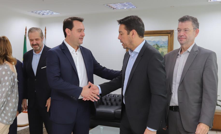 Em parceria com a Audi, Paraná lança projeto que vai levar teatro para crianças de 96 municípios