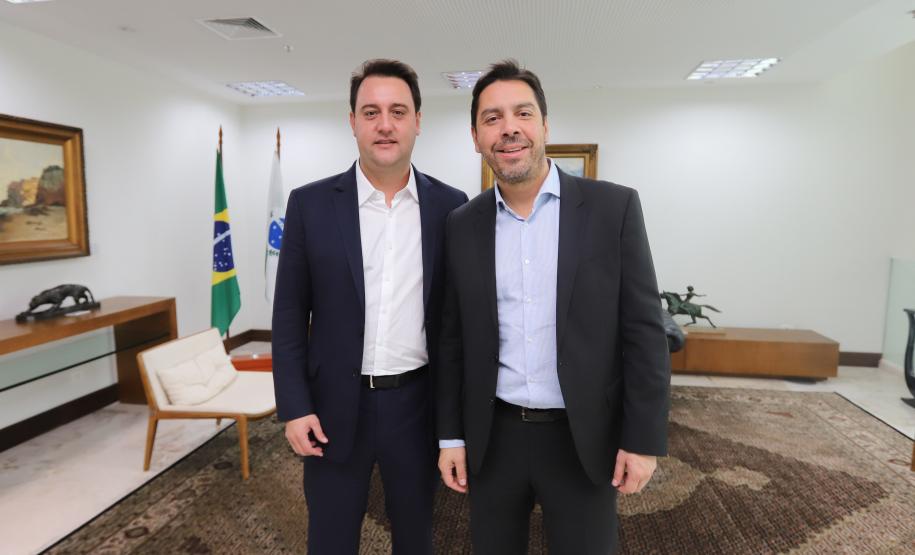 Em parceria com a Audi, Paraná lança projeto que vai levar teatro para crianças de 96 municípios