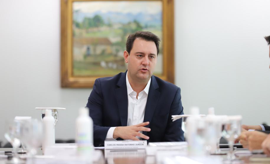 Em parceria com a Audi, Paraná lança projeto que vai levar teatro para crianças de 96 municípios