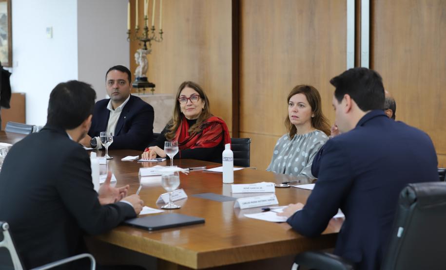 Em parceria com a Audi, Paraná lança projeto que vai levar teatro para crianças de 96 municípios