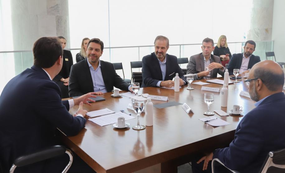 Em parceria com a Audi, Paraná lança projeto que vai levar teatro para crianças de 96 municípios