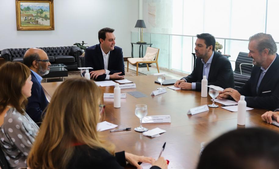 Em parceria com a Audi, Paraná lança projeto que vai levar teatro para crianças de 96 municípios