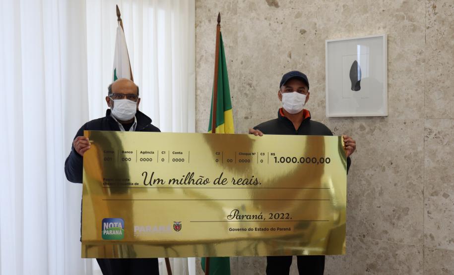 Estado entrega prêmios aos vencedores de junho do programa Nota Paraná