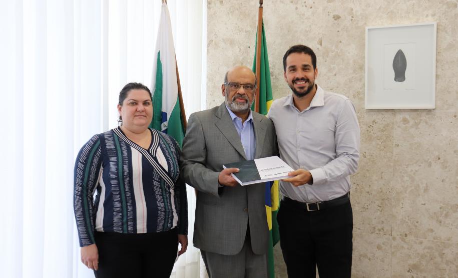 Secretário entrega Relatório da Gestão 2019-2022 aos gestores da Sefa