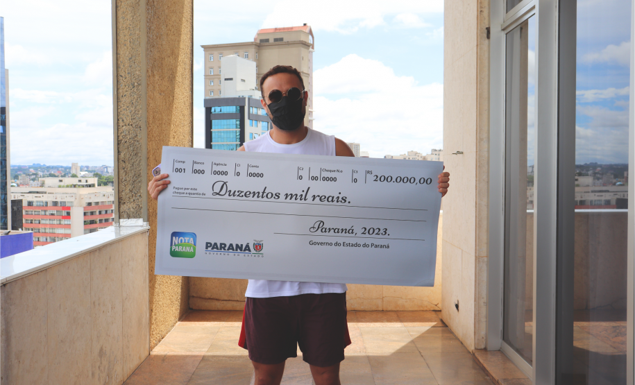 Presentão: moradora de Curitiba recebe R$ 1 milhão do Nota Paraná no dia de seu aniversário