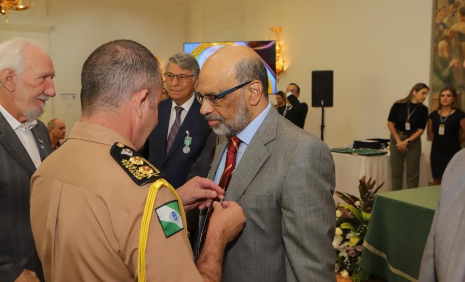 Renê Garcia Junior recebe medalha de mérito em comemoração aos 95 anos da Casa Militar