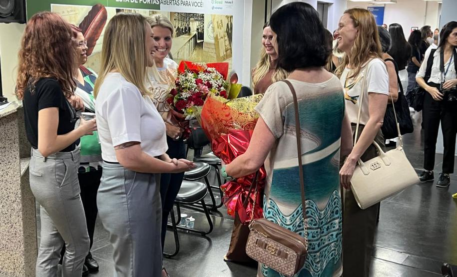 Transferir seus créditos do Nota Paraná para abater parte do IPVA é uma ótima forma de economizar e otimizar seu dinheiro. Essa prática oferece diversas vantagens, como: Redução do valor do IPVA: Ao utilizar seus créditos para pagar parte do imposto, você diminui o valor total a ser desembolsado, gerando uma economia significativa. Incentivo ao consumo local: O programa Nota Paraná visa estimular a economia local, e ao utilizar seus créditos para abater o IPVA, você está contribuindo para esse objetivo. Si