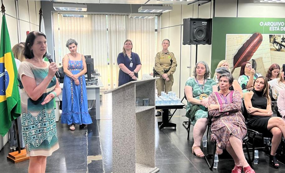 Transferir seus créditos do Nota Paraná para abater parte do IPVA é uma ótima forma de economizar e otimizar seu dinheiro. Essa prática oferece diversas vantagens, como: Redução do valor do IPVA: Ao utilizar seus créditos para pagar parte do imposto, você diminui o valor total a ser desembolsado, gerando uma economia significativa. Incentivo ao consumo local: O programa Nota Paraná visa estimular a economia local, e ao utilizar seus créditos para abater o IPVA, você está contribuindo para esse objetivo. Si