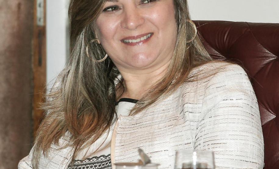 A secretária Jozélia Nogueira iniciou os trabalhos já na manhã dessa terça-feira (8). Antes, porém, acompanhada do diretor geral da pasta, Vitor Puppi, participou de solenidade de transmissão de cargo no Auditório da Secretaria da Fazenda. Ela substitui o deputado federal Luiz Carlos Hauly, que retorna à Câmara Federal.