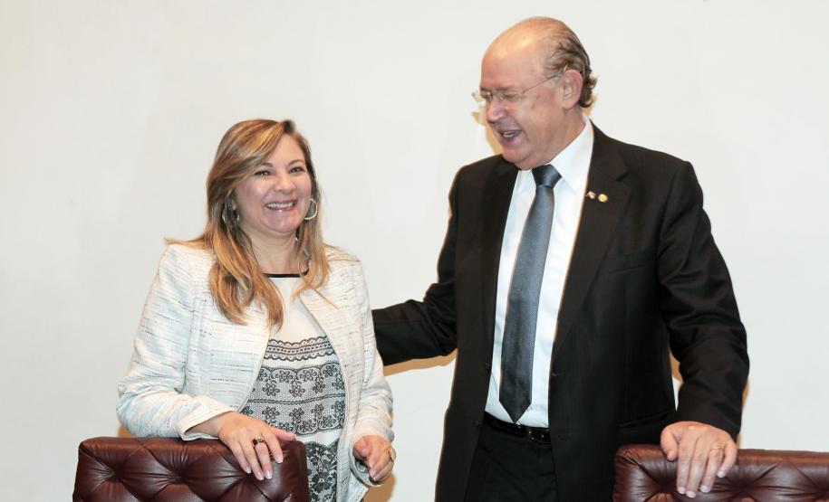 A secretária Jozélia Nogueira iniciou os trabalhos já na manhã dessa terça-feira (8). Antes, porém, acompanhada do diretor geral da pasta, Vitor Puppi, participou de solenidade de transmissão de cargo no Auditório da Secretaria da Fazenda. Ela substitui o deputado federal Luiz Carlos Hauly, que retorna à Câmara Federal.