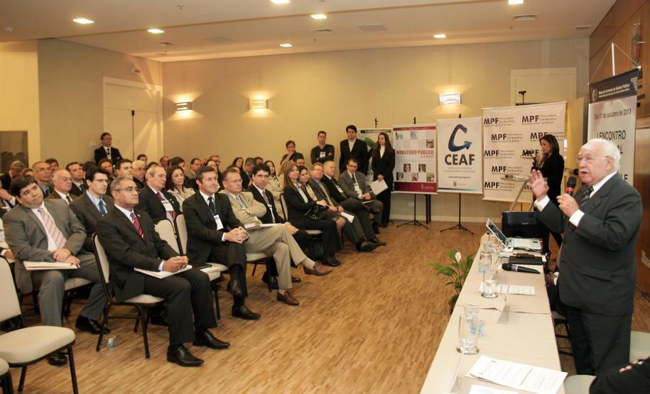 A Rede de Controle da Gestão Pública (RCGP/PR) realizou nesta quinta-feira (17), no auditório da Procuradoria-Geral do Estado, em Curitiba, o seu primeiro encontro estadual