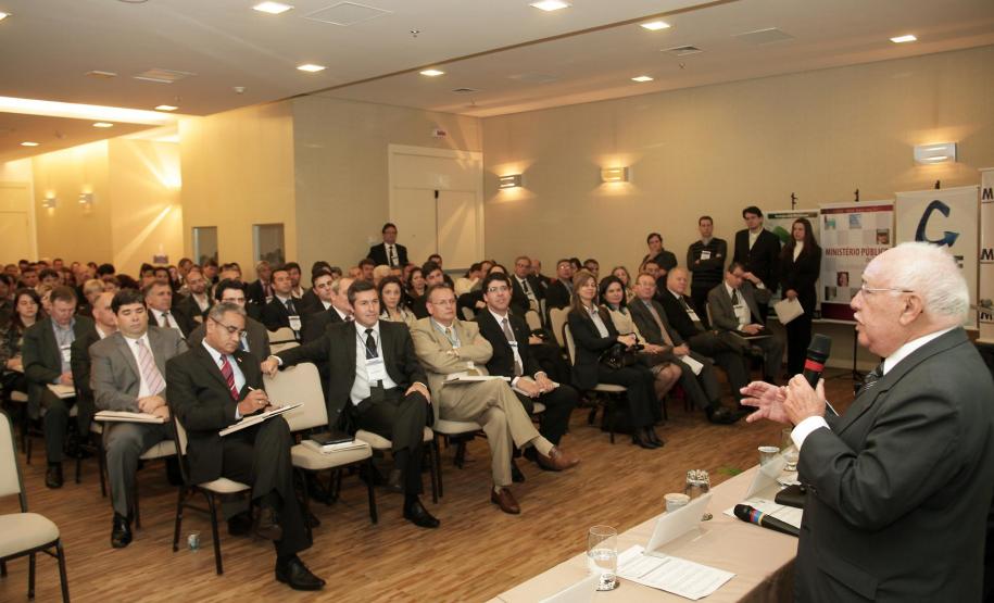 A Rede de Controle da Gestão Pública (RCGP/PR) realizou nesta quinta-feira (17), no auditório da Procuradoria-Geral do Estado, em Curitiba, o seu primeiro encontro estadual