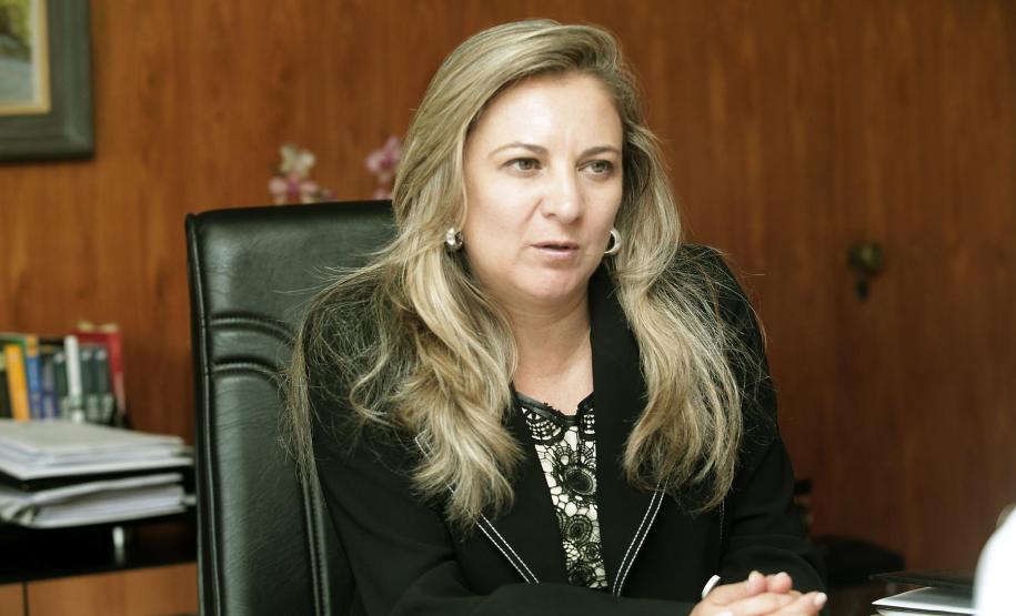 O Governo do Paraná transferiu R$ 5,01 bilhões para as contas dos municípios referentes às participações no ICMS e IPVA arrecadados entre janeiro e outubro deste ano. O valor é 10,63% maior que o repassado no mesmo período de 2012, quando foram transferidos R$ 4,53 bilhões. No mês passado, os depósitos nas contas das prefeituras foram de R$ 454,7 milhões, com aumento de 5,86% sobre os R$ 429,5 milhões de outubro do ano anterior.