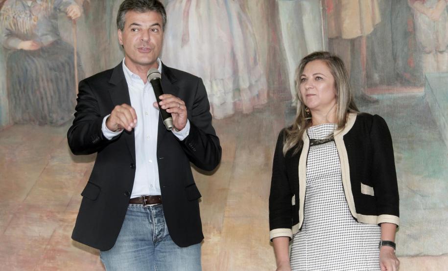 O governador Beto Richa assinou nesta quarta-feira (15/01), no Palácio Iguaçu, em Curitiba, o termo de posse de 38 novos auditores fiscais nível A, que ingressam no quadro funcional do Estado após passarem em concurso público realizado no ano passado