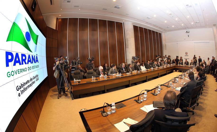 Governo assina parcerias com instituições que fornecerão software gratuito para a NFC-e Governo assina parcerias com instituições que fornecerão software gratuito para a NFC-e