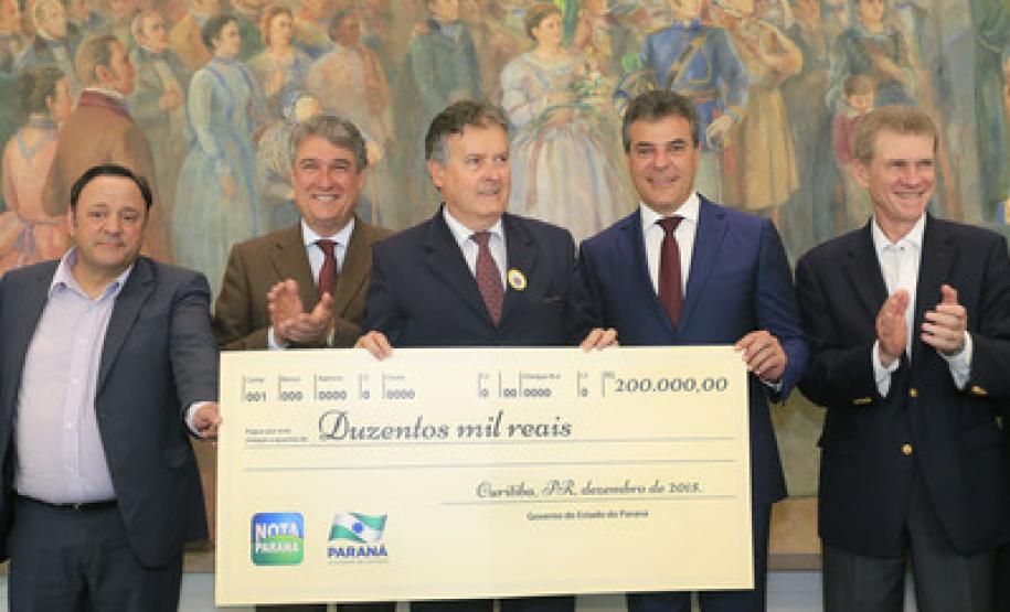 Beto Richa entrega os prêmios especiais de Natal do Nota Paraná Beto Richa entrega os prêmios especiais de Natal do Nota Paraná