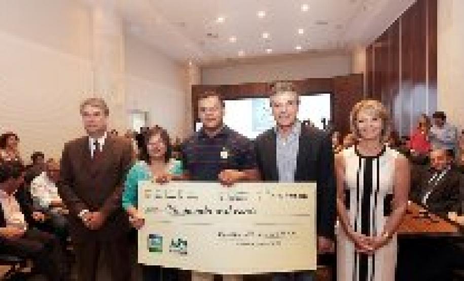 Nota Paraná entrega prêmios, lança aplicativo e parceria com instituições