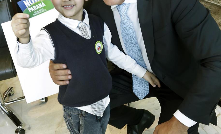 Pais do interior levam dois maiores prêmios de agosto do Programa Nota Paraná Pais do interior levam dois maiores prêmios de agosto do Programa Nota Paraná