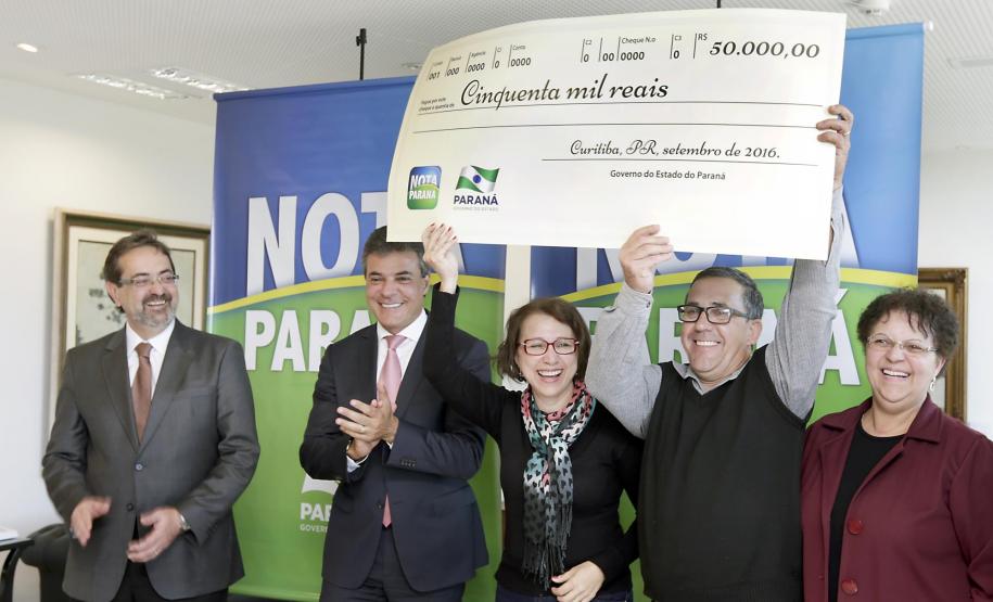 No dia em que nasceu primeiro filho, contribuinte ganha prêmio do Nota Paraná No dia em que nasceu primeiro filho, contribuinte ganha prêmio do Nota Paraná