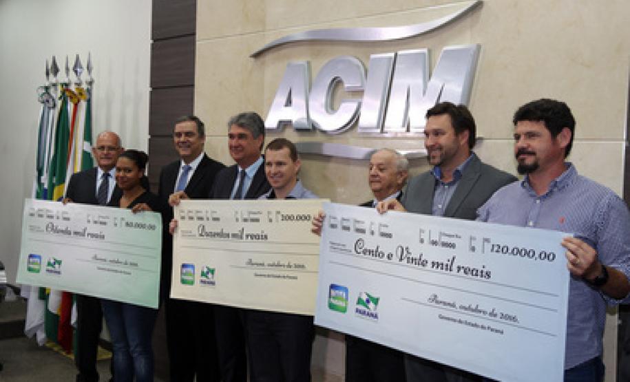 Nota Paraná entrega prêmios do mês das crianças