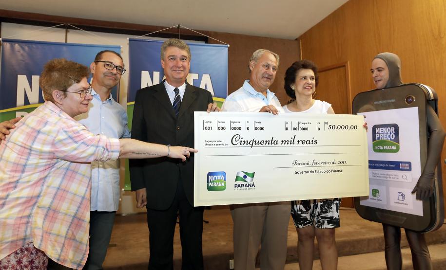 Nota Paraná já devolveu R$ 400 milhões em créditos e prêmios aos participantes Nota Paraná já devolveu R$ 400 milhões
em créditos e prêmios aos participantes