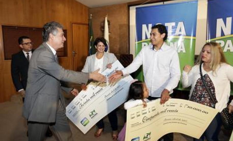 Créditos e prêmios do Nota Paraná somam R$ 481 milhões Créditos e prêmios do Nota Paraná somam R$ 481 milhões