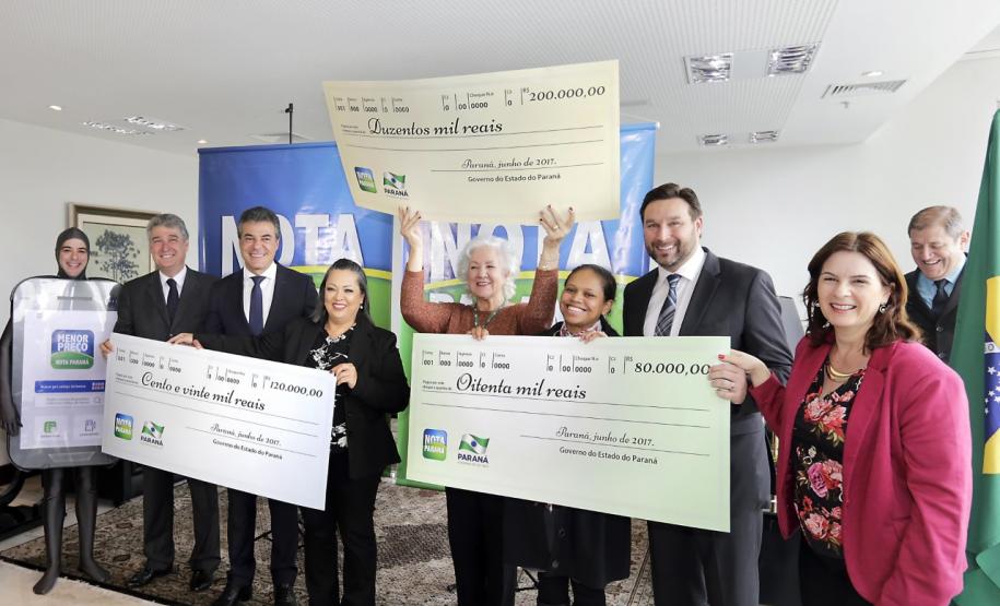 Três mães, de Londrina, Umuarama e Curitiba, 
ganharam prêmios de maio do Nota Paraná