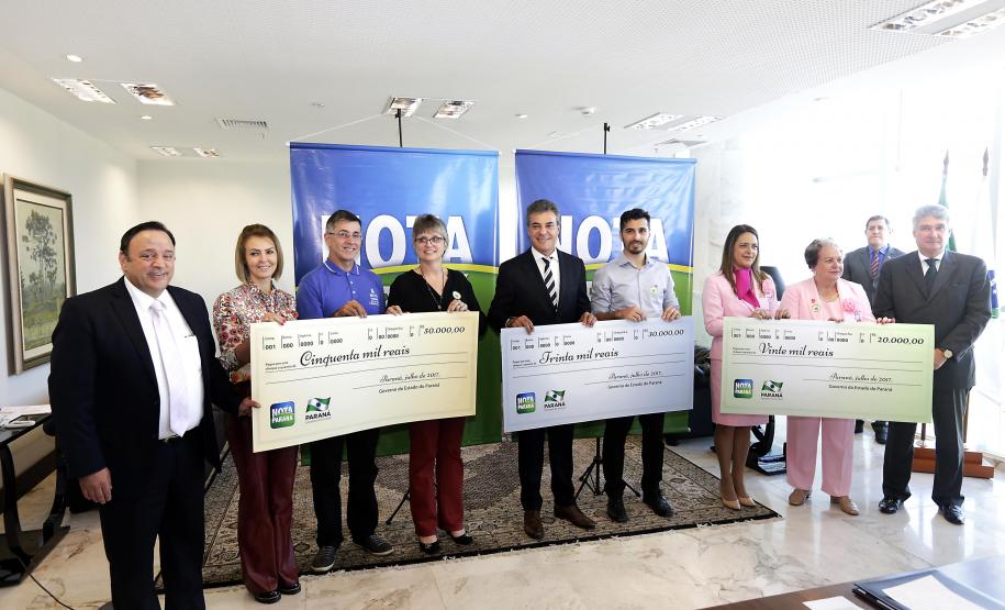 Rede feminina de combate ao câncer 
recebe prêmio do Nota Paraná