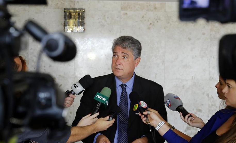 Três universidades aderem ao Meta-4 e Governo do Paraná alerta UEM e UEL