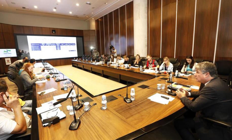 Paraná aplica R$ 20,4 bilhões em saúde, educação e segurança pública e ainda fecha 2017 com superávit