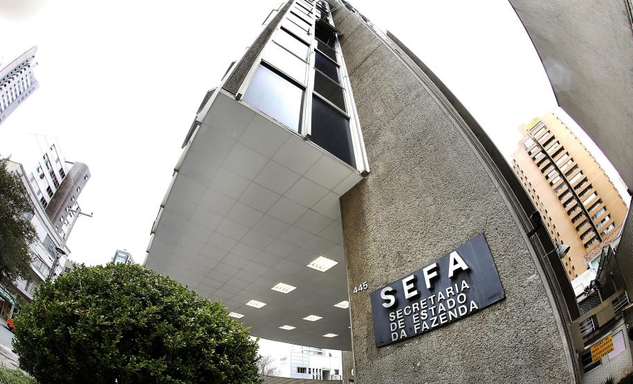 Pagamento de dívidas com precatório já soma R$ 279 milhões; prazo é prorrogado e honorários podem ser parcelados O Governo do Paraná já renegociou R$ 279 milhões em débitos de 167 contribuintes, desde que disponibilizou a possibilidade de pagamento de dívidas ativas com o Estado por meio de precatórios. O prazo para os interessados aderirem à compensação, que seria encerrado no dia 23 de fevereiro, foi prorrogado pela última vez, para o dia 23 de março.