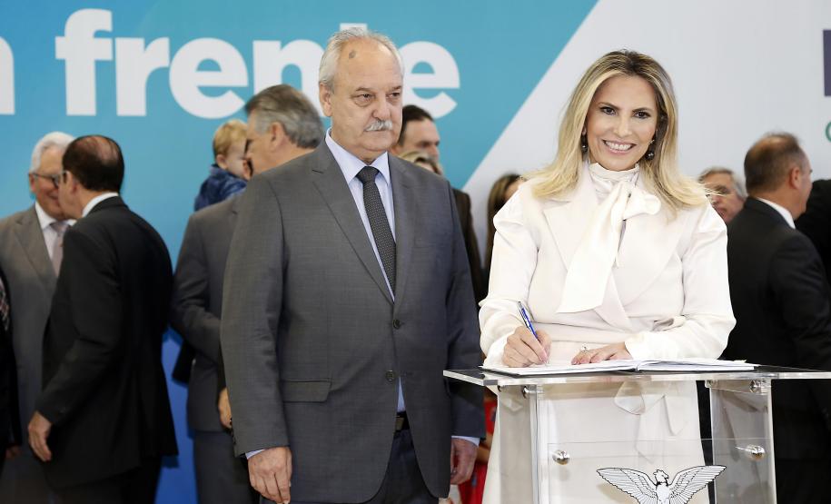 Contas públicas serão geridas com responsabilidade, diz novo secretário da Fazenda do Paraná A governadora Cida Borghetti deu posse ao novo secretário da Fazenda de Estado do Paraná, José Luiz Bovo, durante cerimônia realizada na manhã desta segunda-feira (7) no Palácio Iguaçu, em Curitiba.