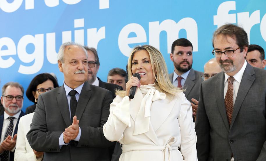 Contas públicas serão geridas com responsabilidade, diz novo secretário da Fazenda do Paraná A governadora Cida Borghetti deu posse ao novo secretário da Fazenda de Estado do Paraná, José Luiz Bovo, durante cerimônia realizada na manhã desta segunda-feira (7) no Palácio Iguaçu, em Curitiba.