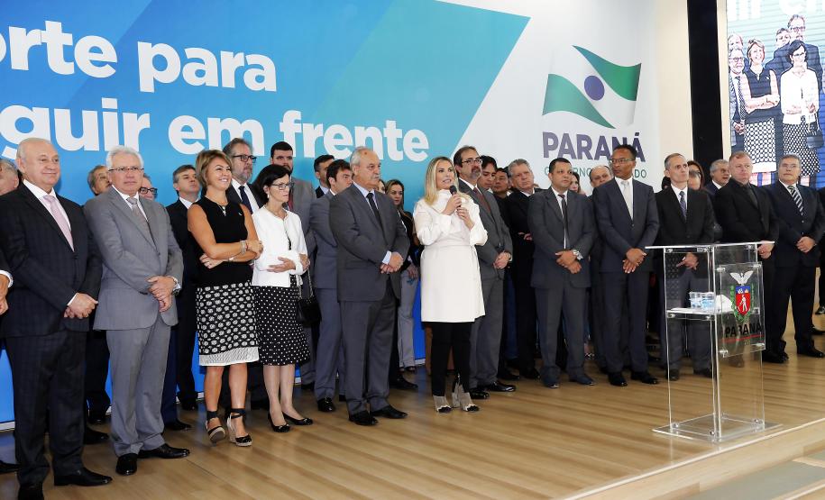 Contas públicas serão geridas com responsabilidade, diz novo secretário da Fazenda do Paraná A governadora Cida Borghetti deu posse ao novo secretário da Fazenda de Estado do Paraná, José Luiz Bovo, durante cerimônia realizada na manhã desta segunda-feira (7) no Palácio Iguaçu, em Curitiba.