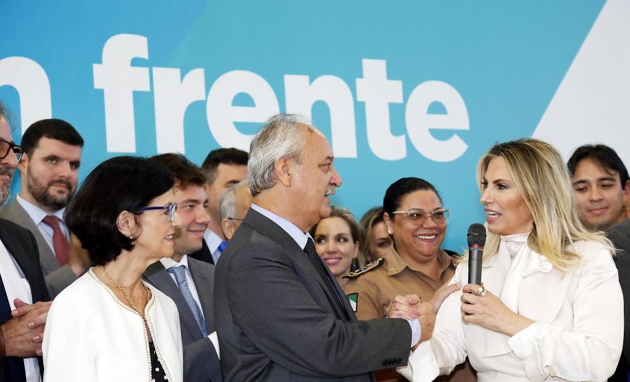 Contas públicas serão geridas com responsabilidade, diz novo secretário da Fazenda do Paraná A governadora Cida Borghetti deu posse ao novo secretário da Fazenda de Estado do Paraná, José Luiz Bovo, durante cerimônia realizada na manhã desta segunda-feira (7) no Palácio Iguaçu, em Curitiba.